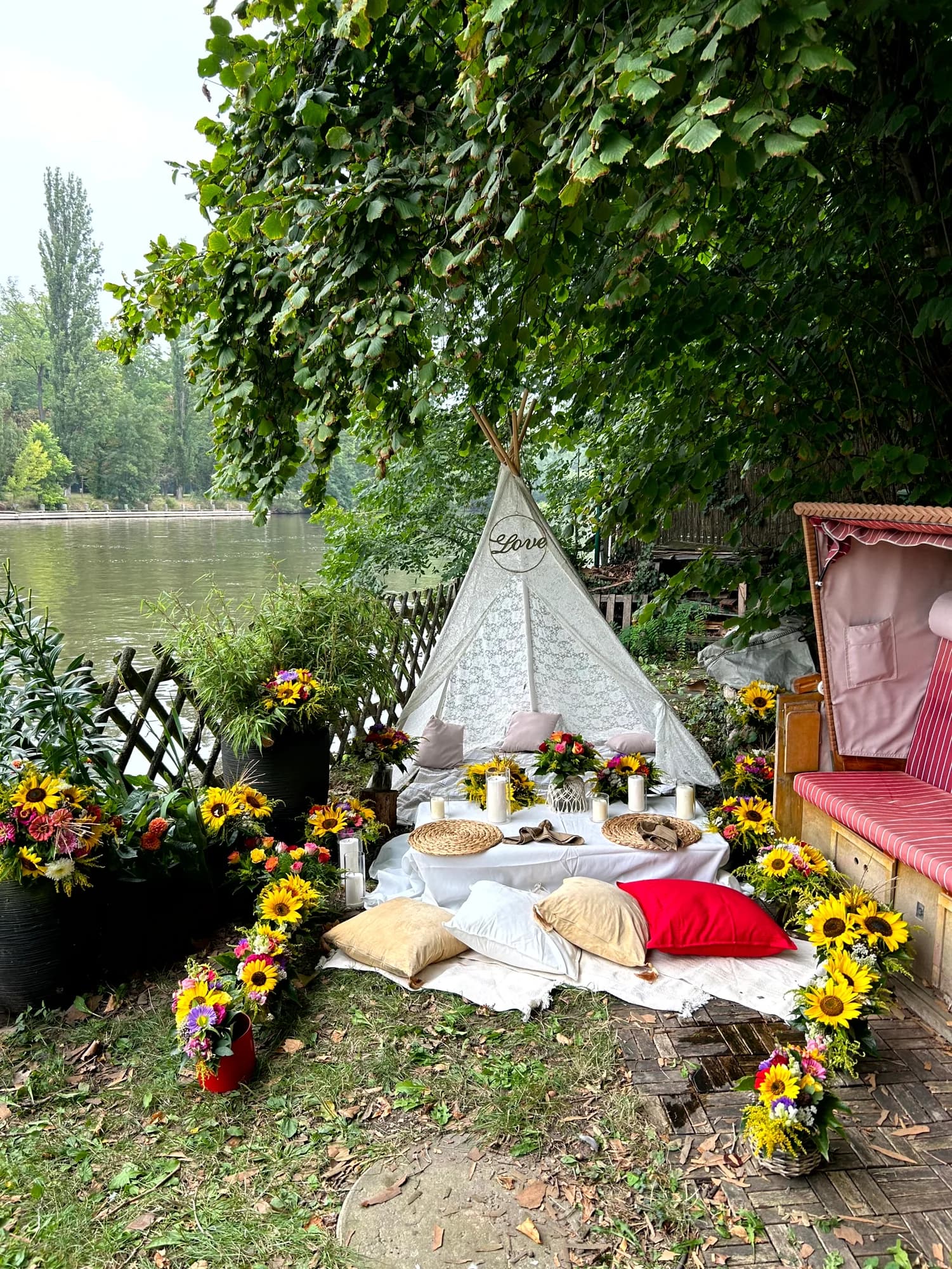 Picnic – Fly Balloons & Decor